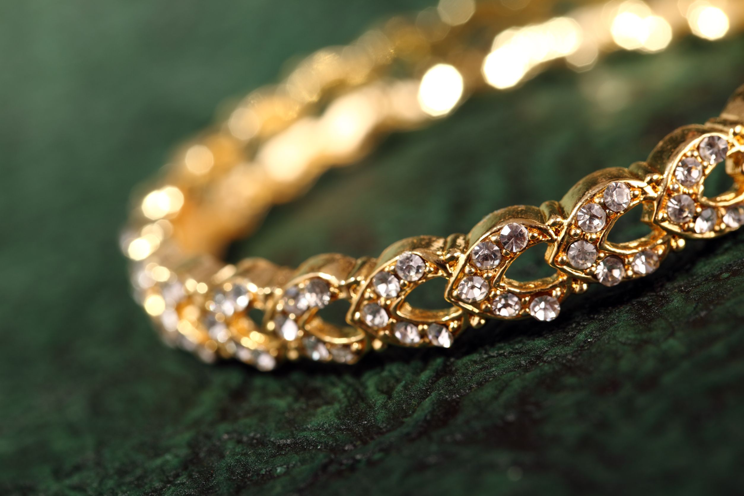 Timeless Elegance – The Allure of Ladies’ Gold Bracelets in New York